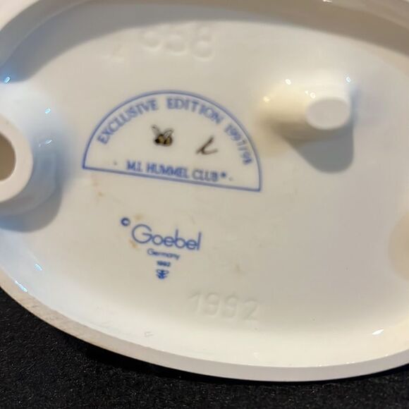 VINTAGE GOEBEL HUMMEL FIGURINE PLAYFUL BLESSING MJ Hummel Club Edition. - Picture 6 of 8